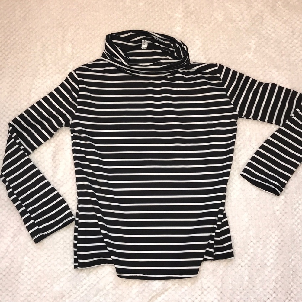 Black and white stripe turtle neck